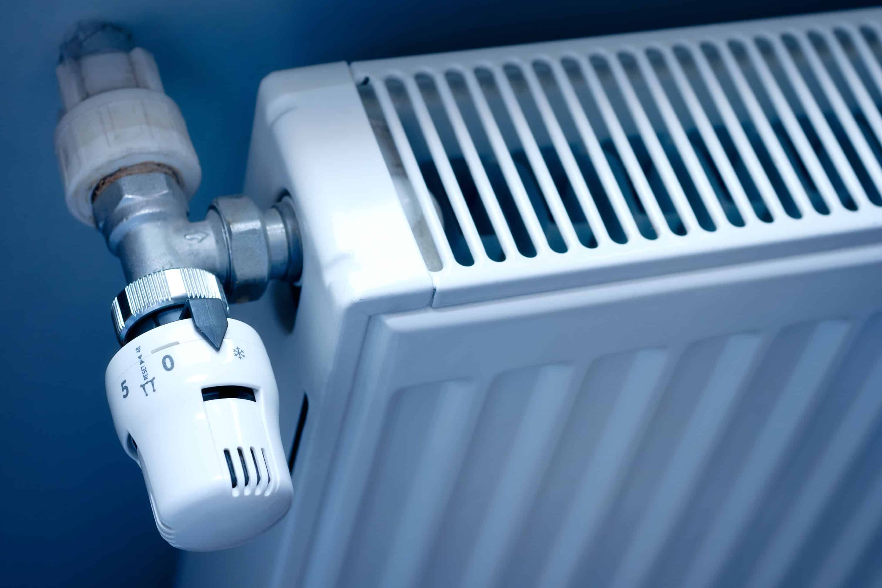 Hybride warmtepomp naast HR-ketel in technische ruimte